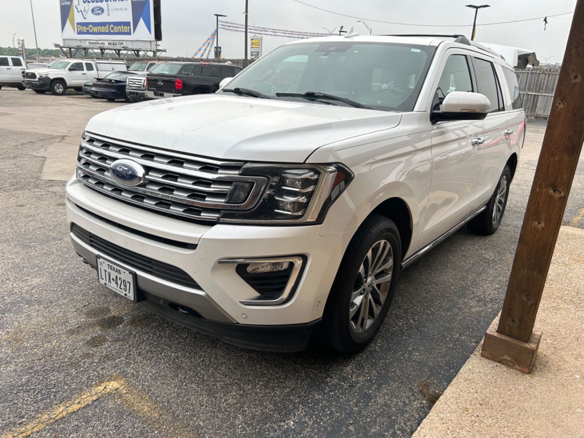 photo of 2018 Ford Expedition Limited 4WD